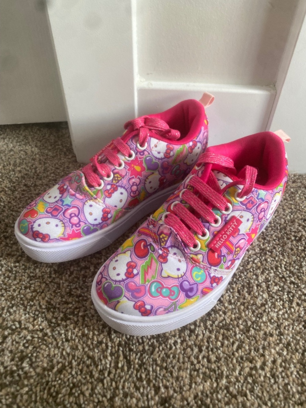 Heelys Girl's Pro 20 Hello Kitty Wheeled Heel Shoe